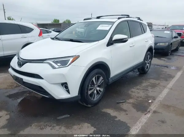 JTMRFREV3HD200681 2017 TOYOTA RAV 4 - Image 2