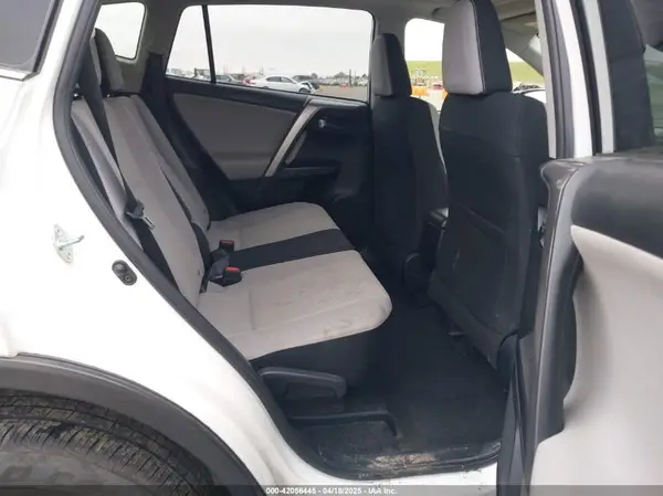 JTMRFREV3HD200681 2017 TOYOTA RAV 4 - Image 8