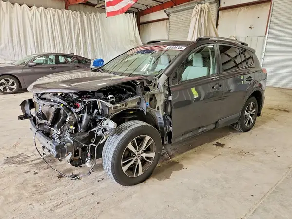 JTMRFREV3HJ135980 2017 TOYOTA RAV 4 - Image 1