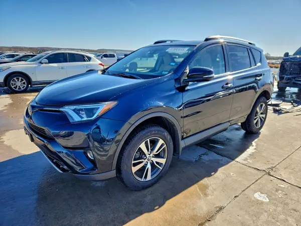 JTMRFREV3HJ716329 2017 TOYOTA RAV 4 - Image 1