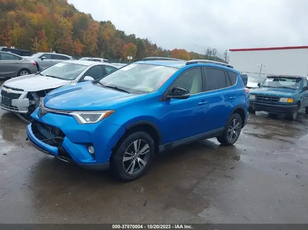 JTMRFREV3JJ740636 2018 TOYOTA RAV 4 - Image 2