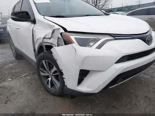 2018 TOYOTA RAV 4 auction photo 6