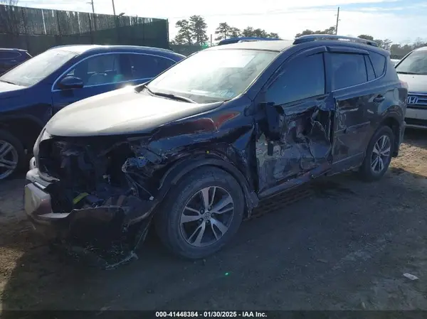 JTMRFREV4HJ111414 2017 TOYOTA RAV 4 - Image 2