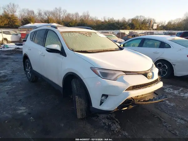 JTMRFREV4HJ157941 2017 TOYOTA RAV 4 - Image 1