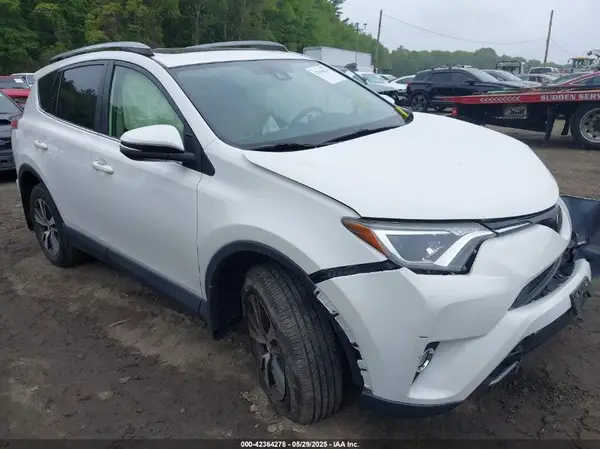 JTMRFREV4JD256036 2018 TOYOTA RAV 4 - Image 1