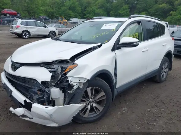 JTMRFREV4JD256036 2018 TOYOTA RAV 4 - Image 2