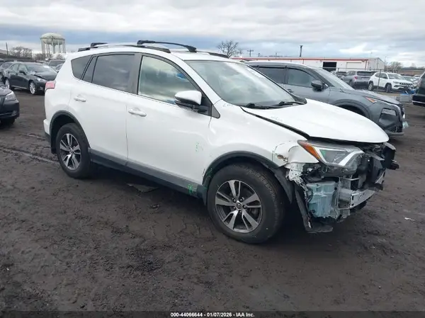 JTMRFREV4JJ724011 2018 TOYOTA RAV 4 - Image 1