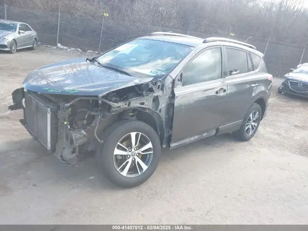JTMRFREV5JD221747 2018 TOYOTA RAV 4 - Image 2