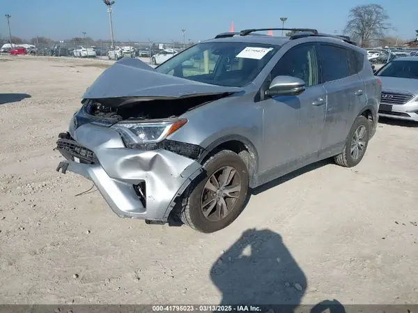 JTMRFREV5JJ234239 2018 TOYOTA RAV 4 - Image 2