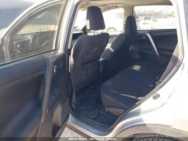 JTMRFREV5JJ234239 2018 TOYOTA RAV 4 - Image 8