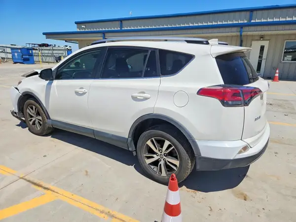 JTMRFREV5JJ718041 2018 TOYOTA RAV 4 - Image 2