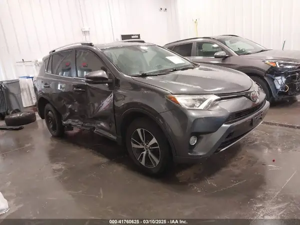 JTMRFREV6HD211402 2017 TOYOTA RAV 4 - Image 1