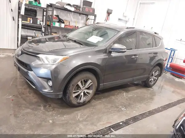 JTMRFREV6HD211402 2017 TOYOTA RAV 4 - Image 2