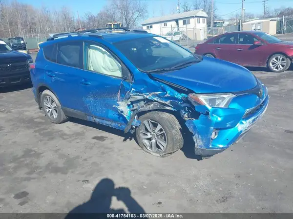 JTMRFREV6HD217698 2017 TOYOTA RAV 4 - Image 1