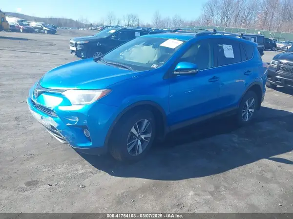 JTMRFREV6HD217698 2017 TOYOTA RAV 4 - Image 2