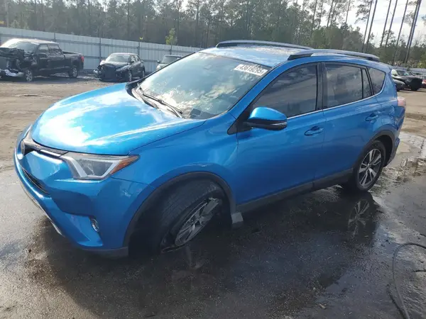 JTMRFREV6HJ145693 2017 TOYOTA RAV 4 - Image 1