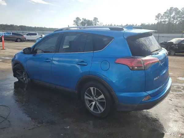 JTMRFREV6HJ145693 2017 TOYOTA RAV 4 - Image 2