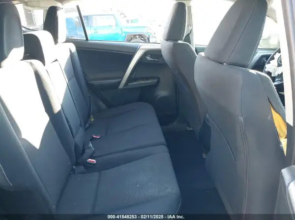 JTMRFREV6HJ702165 2017 TOYOTA RAV 4 - Image 8