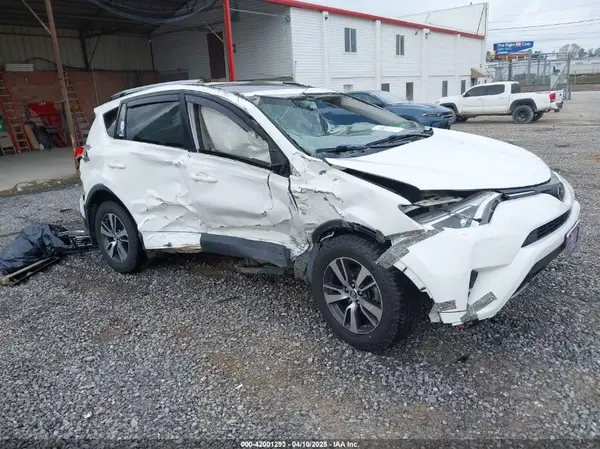 JTMRFREV6HJ702943 2017 TOYOTA RAV 4 - Image 1