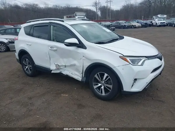 JTMRFREV6JD222003 2018 TOYOTA RAV 4 - Image 1