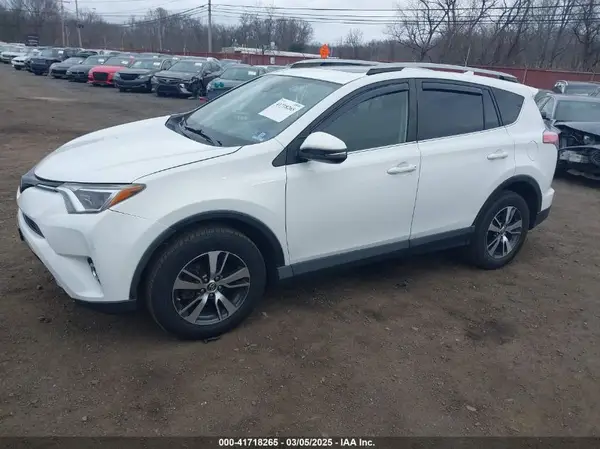 JTMRFREV6JD222003 2018 TOYOTA RAV 4 - Image 2
