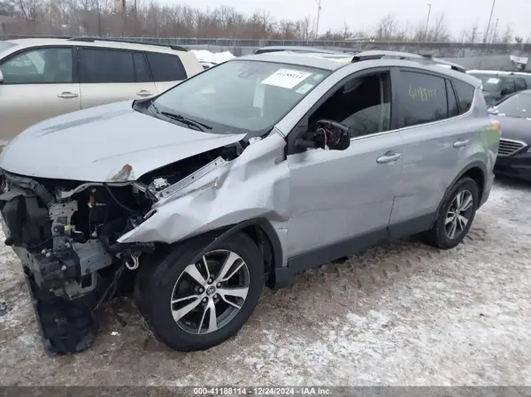 JTMRFREV6JD226925 2018 TOYOTA RAV 4 - Image 2