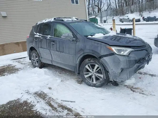 JTMRFREV6JJ232788 2018 TOYOTA RAV 4 - Image 1