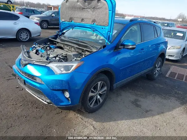 JTMRFREV6JJ235366 2018 TOYOTA RAV 4 - Image 2