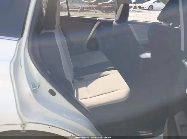 JTMRFREV6JJ720736 2018 TOYOTA RAV 4 - Image 8