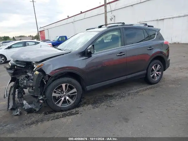 JTMRFREV6JJ727850 2018 TOYOTA RAV 4 - Image 2