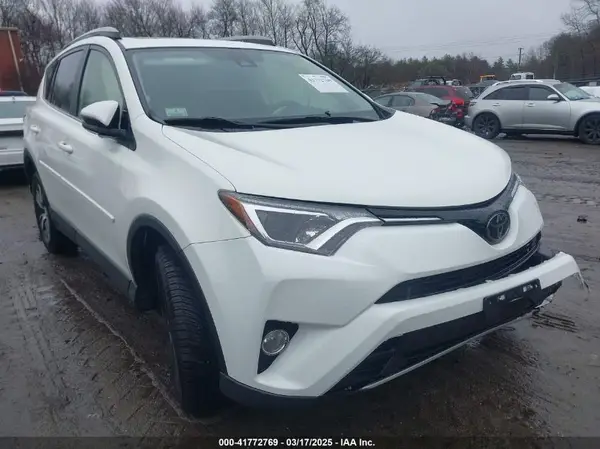 JTMRFREV6JJ734877 2018 TOYOTA RAV 4 - Image 1