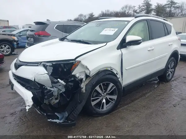 JTMRFREV6JJ734877 2018 TOYOTA RAV 4 - Image 2