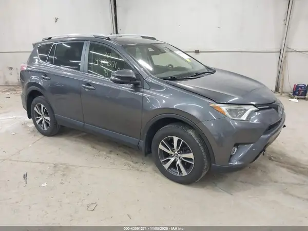 JTMRFREV6JJ738265 2018 TOYOTA RAV 4 - Image 1