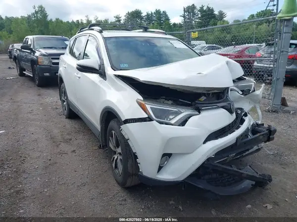 JTMRFREV7HD199244 2017 TOYOTA RAV 4 - Image 1