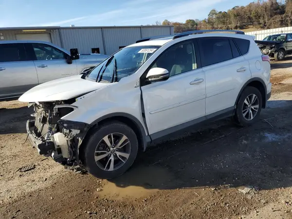 JTMRFREV7HD216186 2017 TOYOTA RAV 4 - Image 1