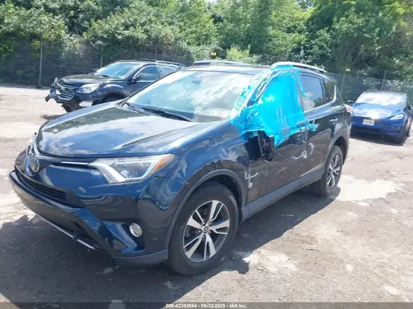 JTMRFREV7HJ119085 2017 TOYOTA RAV 4 - Image 2
