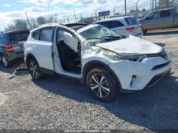 JTMRFREV7HJ716723 2017 TOYOTA RAV 4 - Image 1