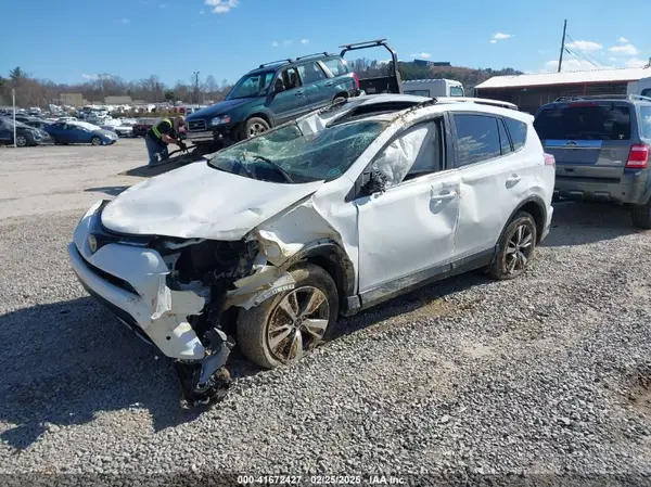 JTMRFREV7HJ716723 2017 TOYOTA RAV 4 - Image 2