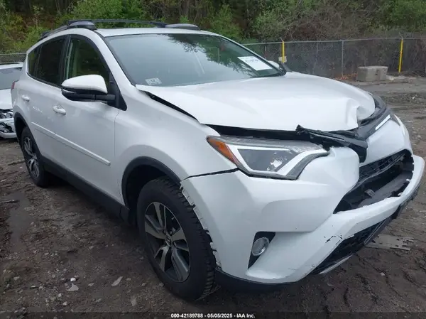 JTMRFREV7JD250084 2018 TOYOTA RAV 4 - Image 1