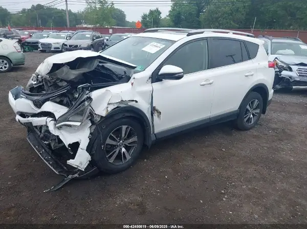 JTMRFREV7JJ731342 2018 TOYOTA RAV 4 - Image 2
