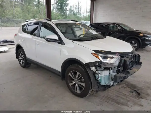 JTMRFREV8GJ063978 2016 TOYOTA RAV 4 - Image 1
