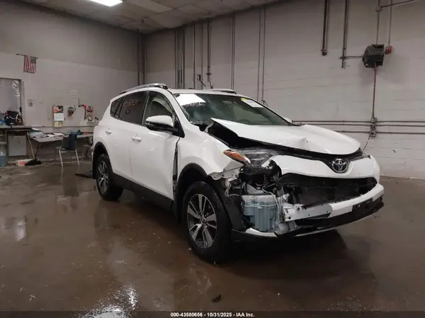 JTMRFREV8GJ076455 2016 TOYOTA RAV 4 - Image 1