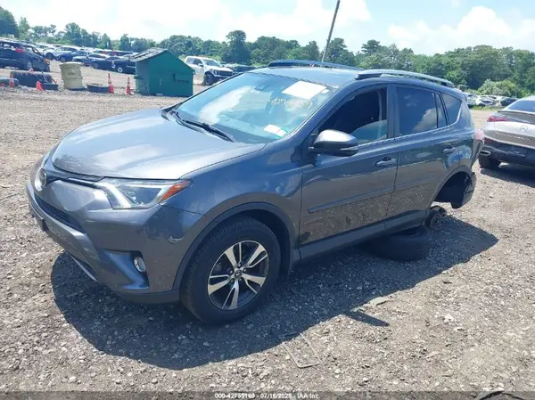 JTMRFREV8HD200045 2017 TOYOTA RAV 4 - Image 2