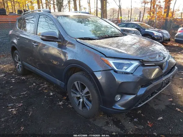 JTMRFREV8HD209246 2017 TOYOTA RAV 4 - Image 1