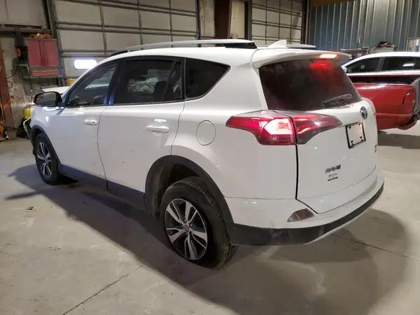 JTMRFREV8HJ105812 2017 TOYOTA RAV 4 - Image 2