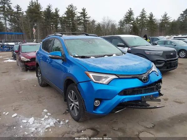 JTMRFREV8HJ108192 2017 TOYOTA RAV 4 - Image 1