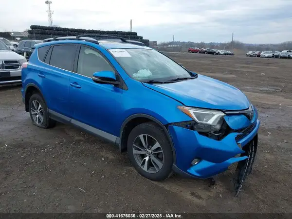 JTMRFREV8HJ117393 2017 TOYOTA RAV 4 - Image 1