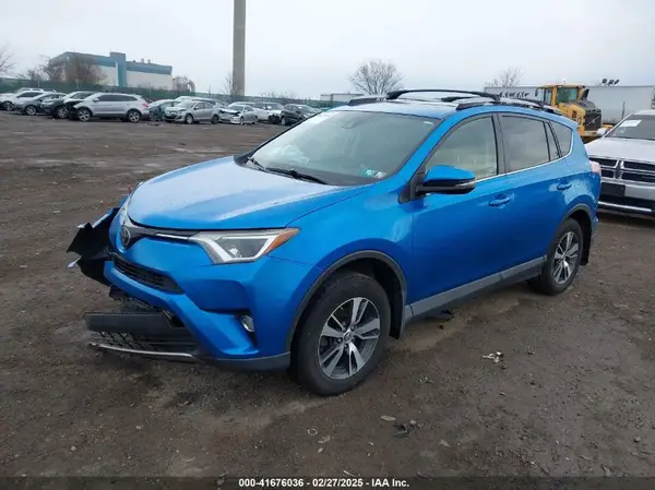 JTMRFREV8HJ117393 2017 TOYOTA RAV 4 - Image 2