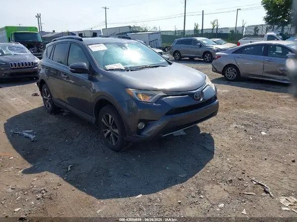 JTMRFREV8HJ142942 2017 TOYOTA RAV 4 - Image 1