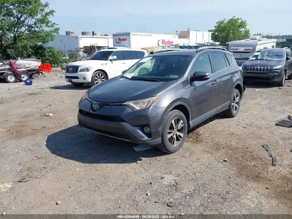 JTMRFREV8HJ142942 2017 TOYOTA RAV 4 - Image 2